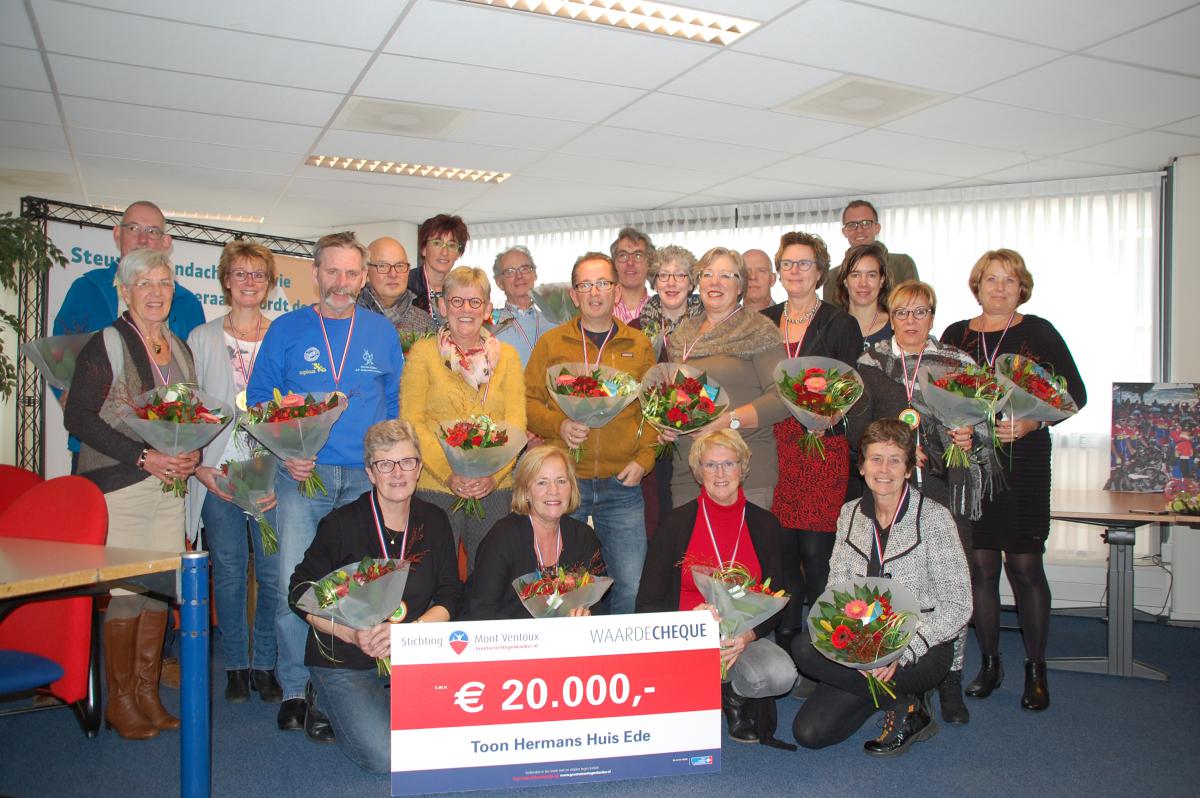 Overhandiging van een geweldige cheque