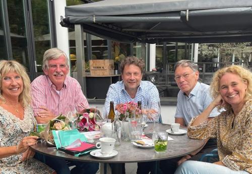 Van Links naar rechts: bestuursleden Arrien van Prooijen, Eijo Balk, Maarten de Gouw, Bram Schimmel en Miranda Freriks. 
